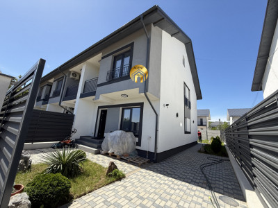 Casa de Vanzare 4 camere, 2 bai, 250mp TEREN 