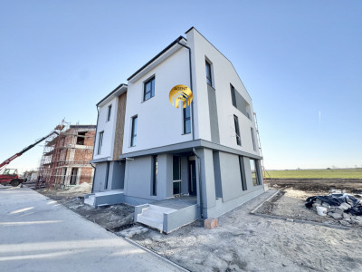 Vilă P+1+M - 5 camere - Piscină în Complex, Otopeni Odaile