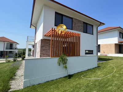 Vila 5 Camere Eficienta Energetic in Complex Premium langa Padure si Lac!